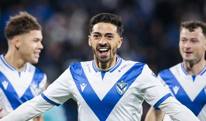 El festejo de Lanzini vs. Defensa. (Foto: Vélez)
