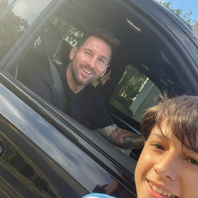 El sentido gesto de Lionel Messi con una familia argentina y la historia detrás del cruce