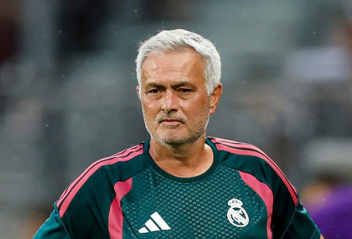 José Mourinho durante el empate entre Real Madrid y Sevilla. (@realmadrid)