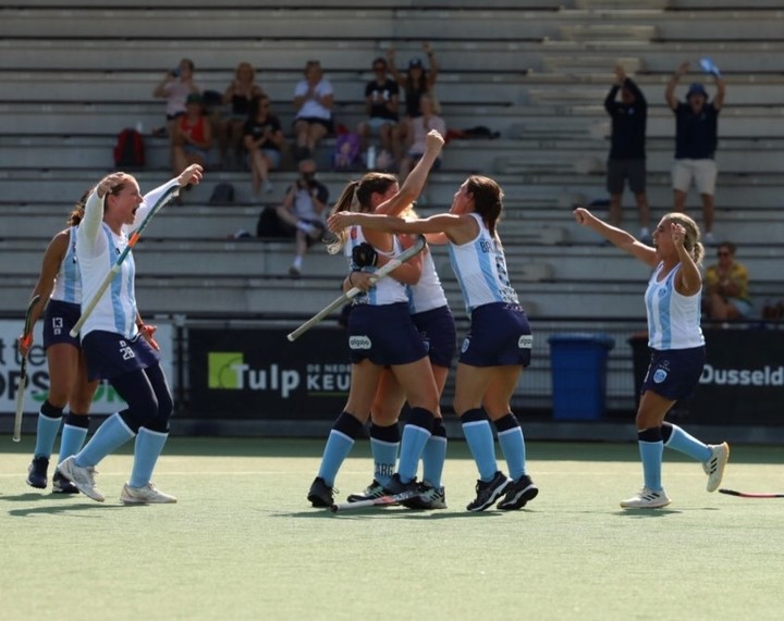 Argentina se consagró bicampeona de la Copa Mundial femenina de hockey +50. Fotos: pinkhatphotos