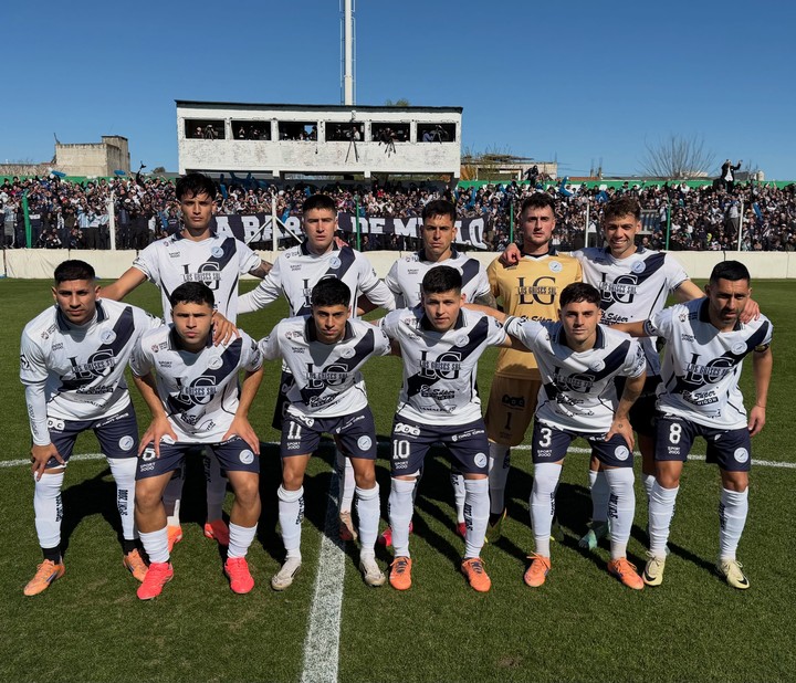 La gente de Merlo estuvo en el Carlos Sacaan de Ituzaingó. (Foto: Prensa Deportivo Merlo)