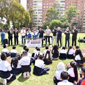 El gesto solidario de River en Colombia antes de jugar frente a Santa Fe