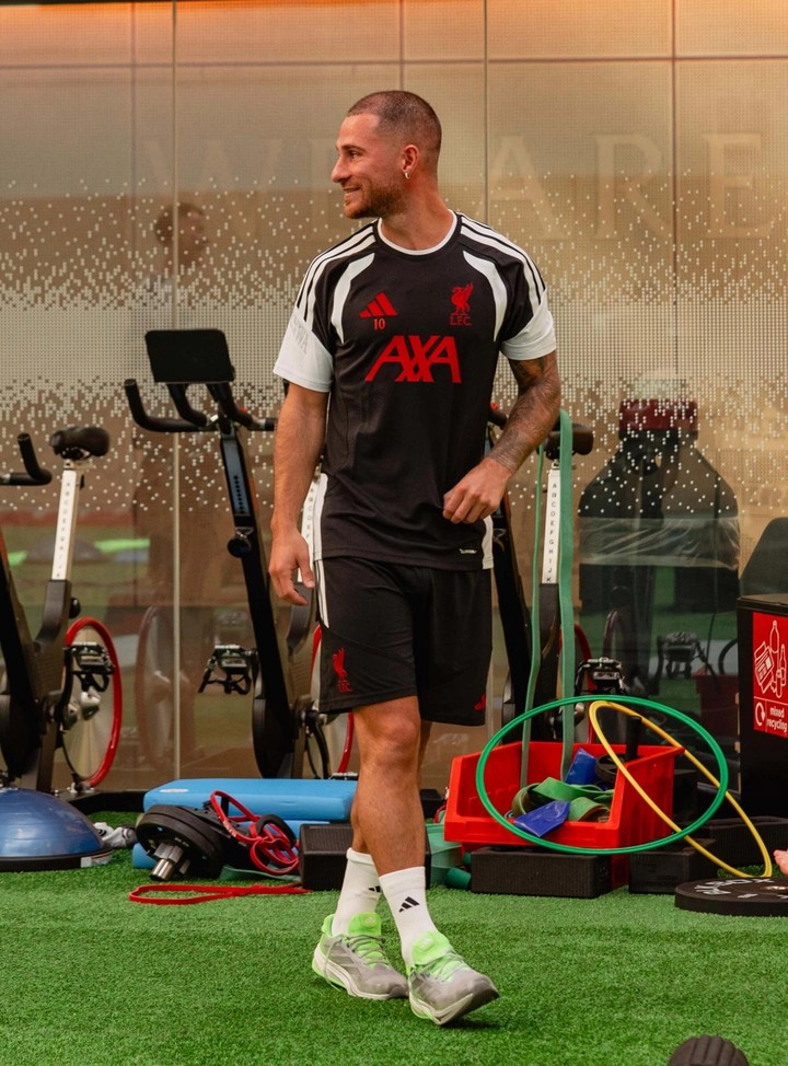 Alexis Mac Allister en su vuelta a los entrenamientos del Liverpool. Fotos: Nikki Dyer - Liverpool.