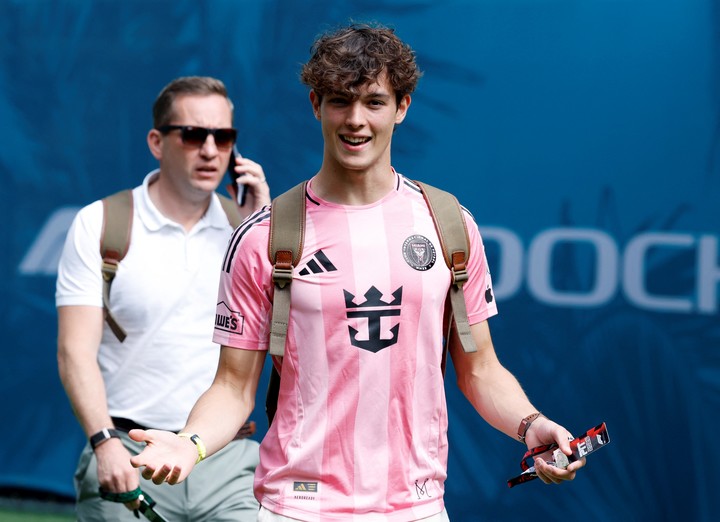 Oliver Bearman con la camiseta del Inter Miami. (REUTER)