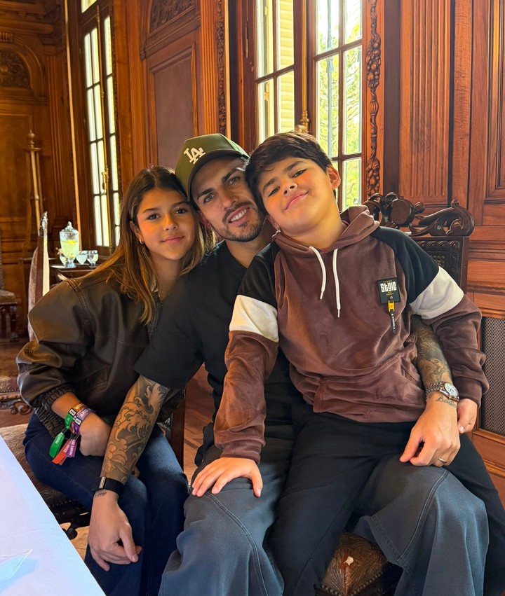 Paredes y Camila Galente, en una estancia.