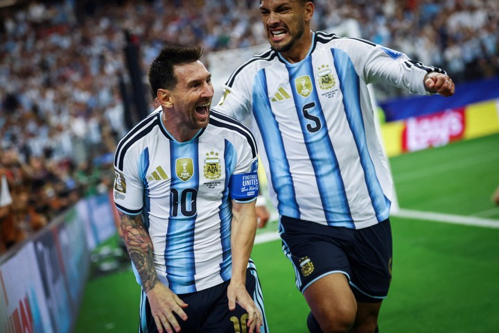 Gran gesto de Messi para Madrid. (REUTERS)