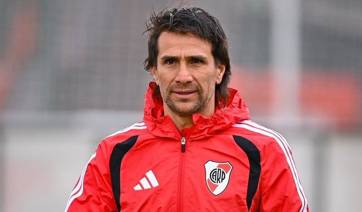 Ponzio dirigió su primera práctica como DT de River. Foto: prensa River