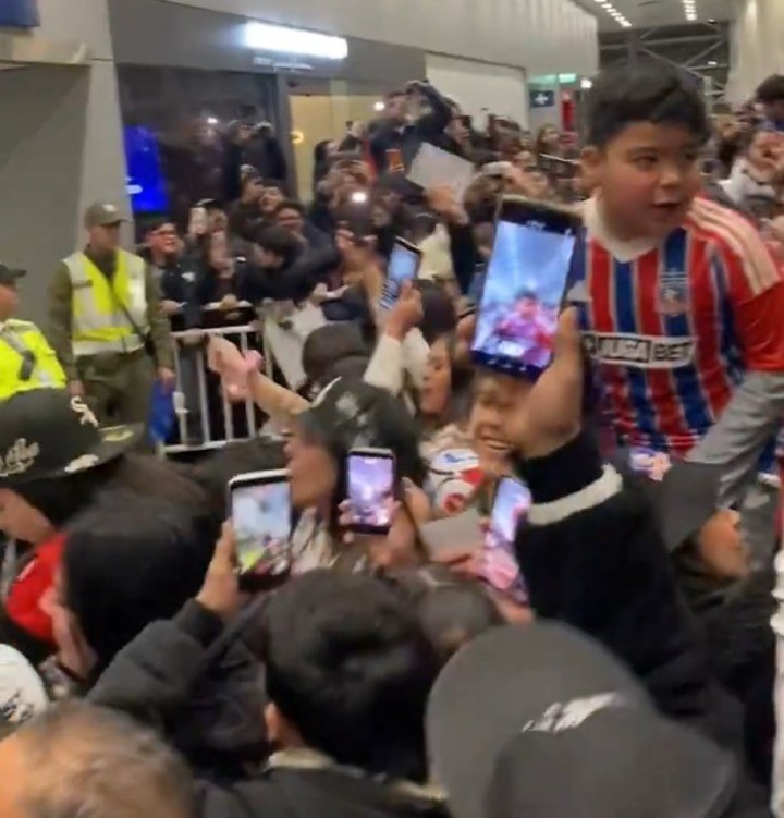 Locura en Chile por la llegada de Vozinha para sumarse a Colo Colo.