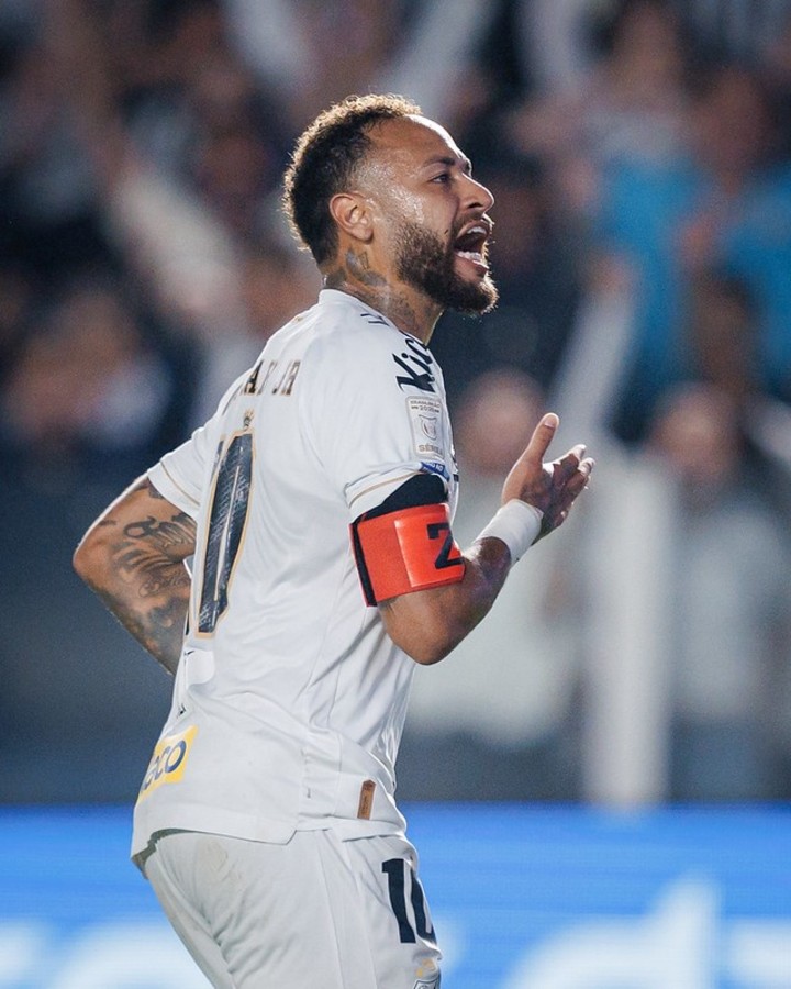 Doblete de Neymar en su vuelta al Peixe post mundialista. (foto Prensa Santos FC)
