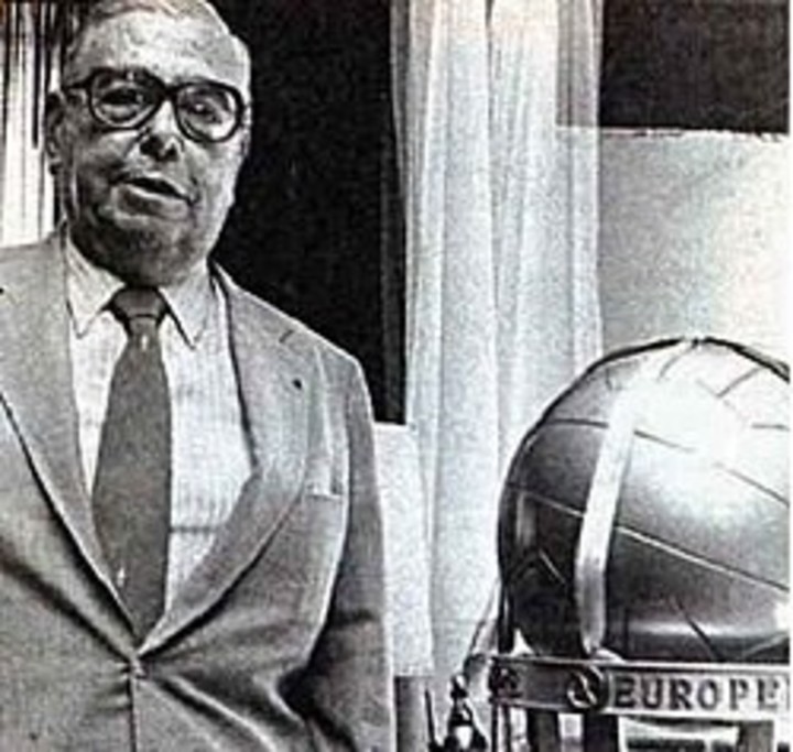Alberto J. Armando.