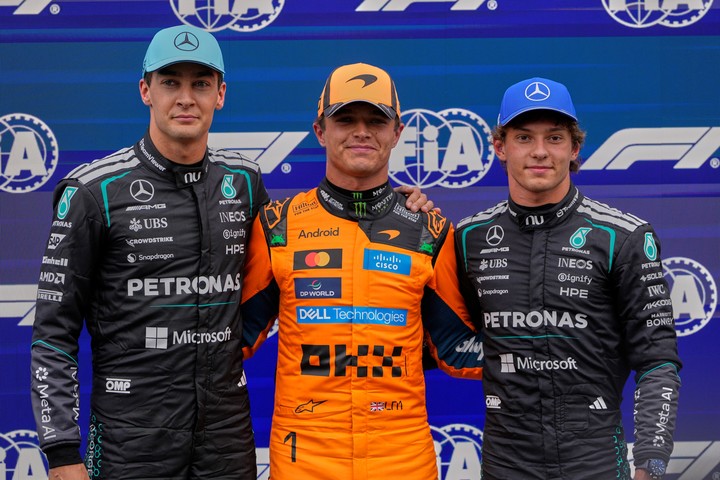 Russel (2°), Norris (1°) y Antonelli (3°) tras la qualy (AP).