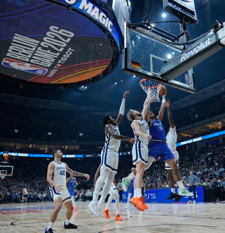 Orlando Magic le ganó a Memphis Grizzlies en Berlín. (AP)