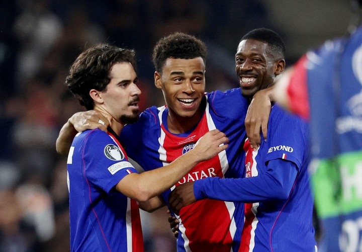 Ousmane Dembele junto a Vitinha y Desire Doue. (REUTERS/Gintare Karpaviciute)