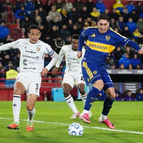 Video: el papelón arbitral en Boca-Recoleta; un equipo sacó las dos veces del medio