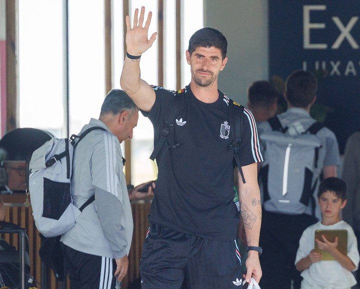 A Courtois le queda un año de contrato (EFE/EPA/OLIVIER MATTHYS).