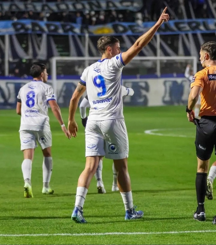Máximo Guzmán, el goleador de un Italiano que sueña. 