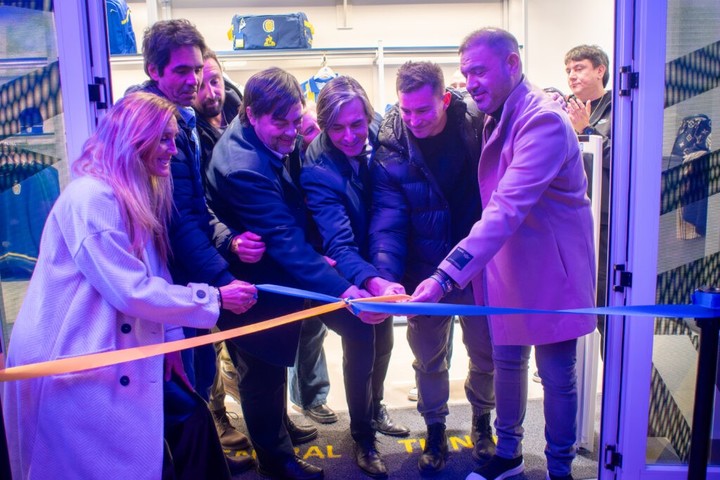Carolina Cristinziano estuvo presente en la inauguración de una nueva sucursal de Central Tienda