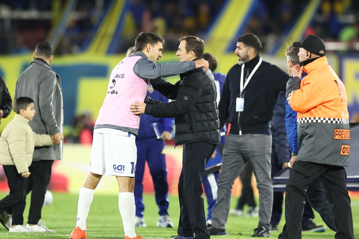 El saludo de Arruabarrena con Magallán.
Foto: Alejandro Pagni