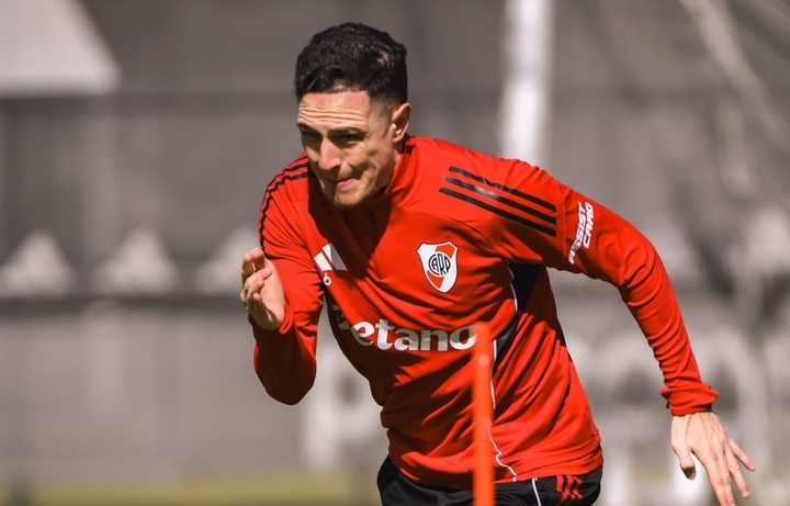 Aníbal Moreno entrenando en River (prensa River).