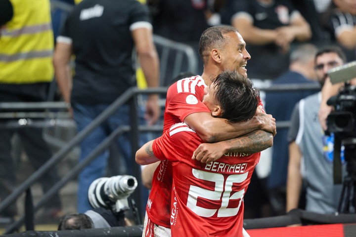 Bernabei festeja su gol a Corinthians.