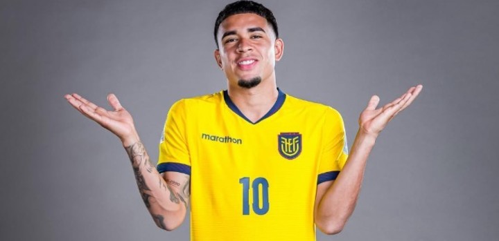 Kendry Páez haciendo el festejo de Driussi (Instagram).