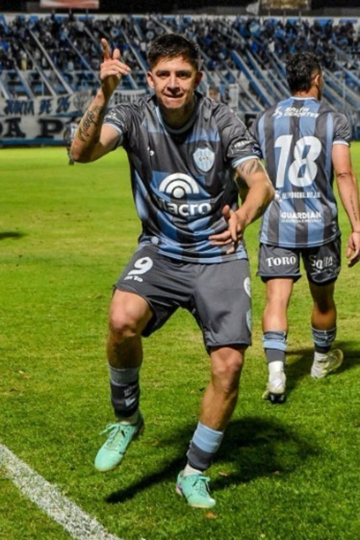 El baile del goleador de la noche. (Twitter @gytoficial)