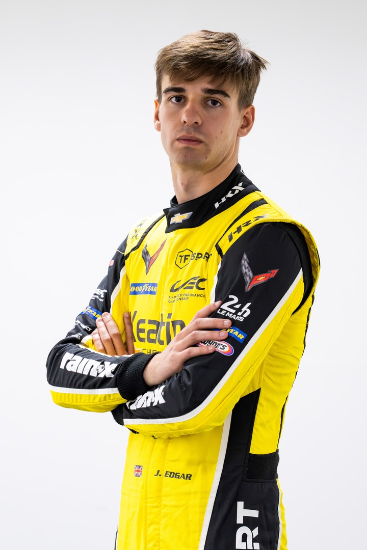 Nicolás Varrone quiere ser piloto de avión. 