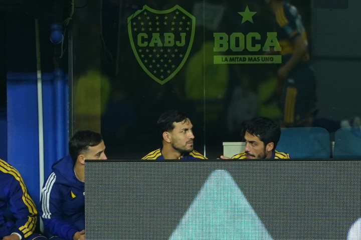 Paredes arrancó en el banco ante Lanús.