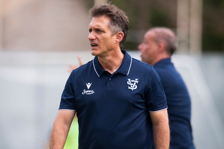 Guillermo Barros Schelotto tiene contrato con Vélez hasta fin de 2026 (Foto: Prensa Vélez).