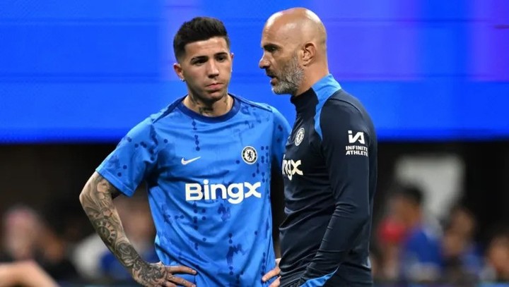 Enzo Fernández junto a Enzo Maresca en el Chelsea.