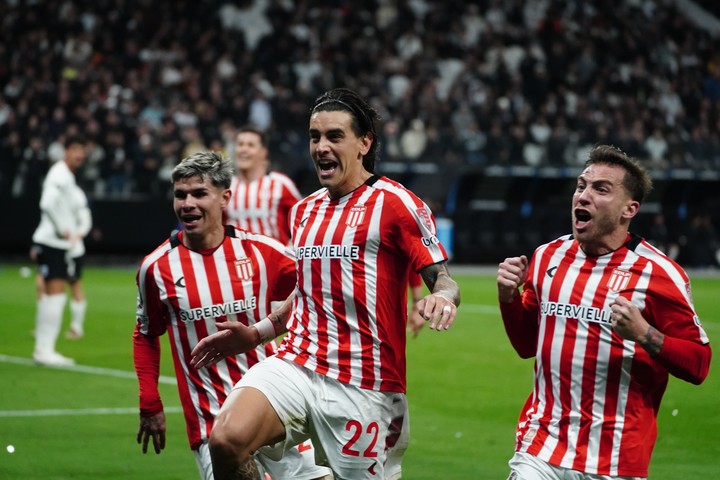 El festejo de Alexis Castro (Foto: Marcelo Carroll - CLARIN).
