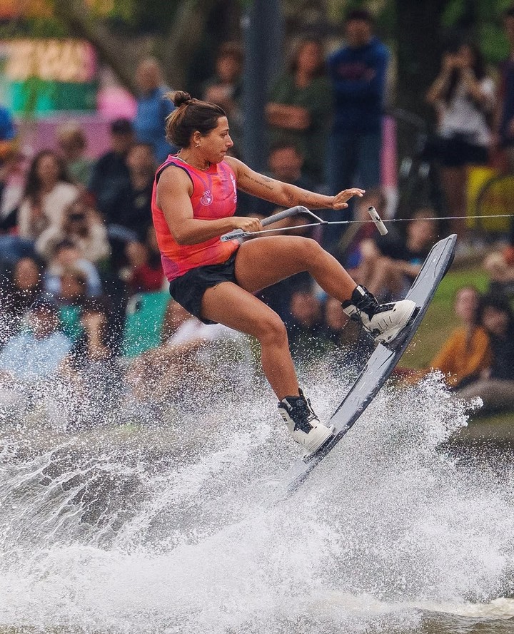 Eugenia de Armas la rompió en wakeboard. (@PanamSports)