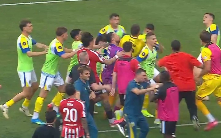 El escandalo tras el final de Rosario Central vs Estudiantes.