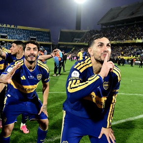 El acto fallido de Paredes al cantar un minuto de silencio en los festejos de Boca 