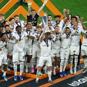 Histórico: Dibu y un genial Buendía, campeones de la Europa League