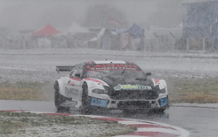 El TC Pista, como pudo, giró a la mañana de este sábado.