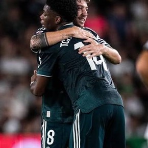 Tchouaméni y Valverde dejaron atrás su pelea: el abrazo que confirmó la reconciliación en el Real Madrid
