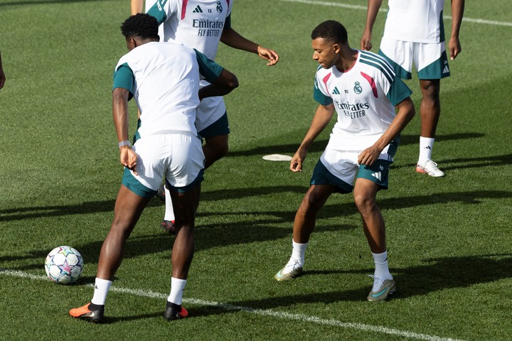 Mbappé se prepara para el duelo de Champions. (foto: EFE) 