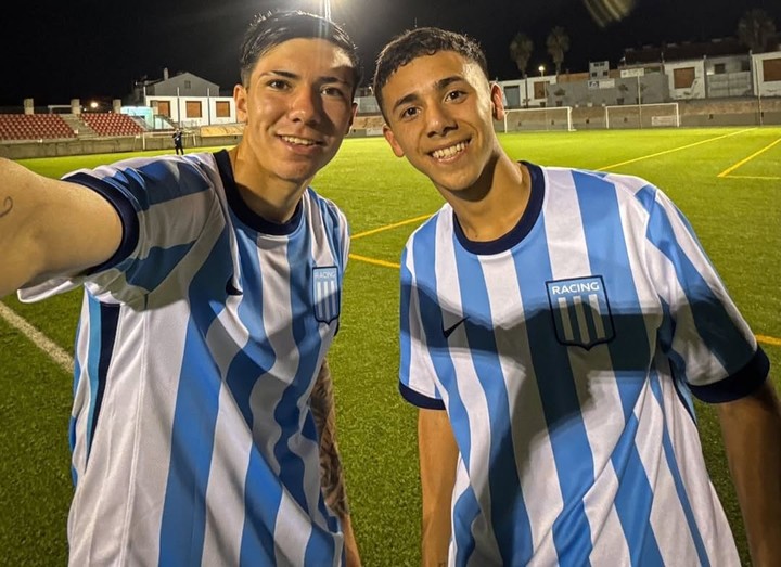 Benjamín Borowik y Román González, goleador de Racing con tres anotaciones.