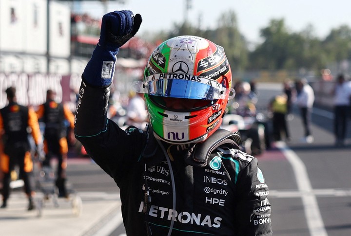 El festejo de Antonelli, con un casco que tuvo los colores de Italia. (REUTERS/Jakub Porzycki)