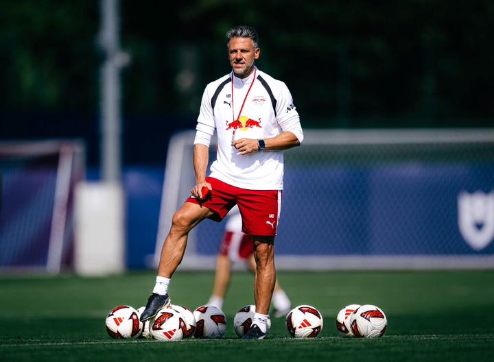 Demichelis entrenando al Leipzig.