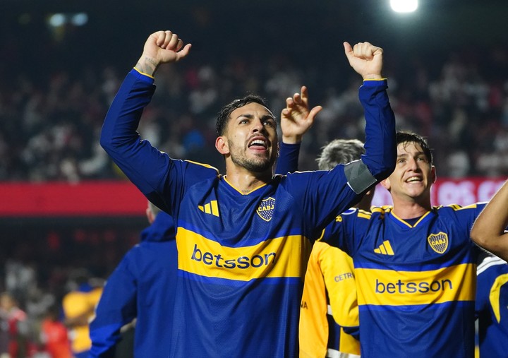 Paredes encabezó los festejos de Boca en el Morumbí (Foto: Marcelo Carroll).