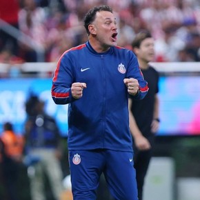 Gabriel Milito llevó a Chivas a la cima del Apertura de México tras golear a Pumas