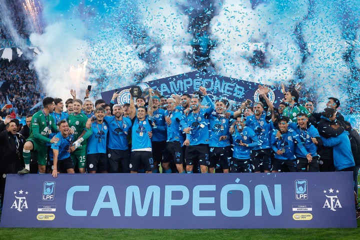 Belgrano, campeón del Apertura, ya sacó pasaje a la Libertadores 2027 (EFE).