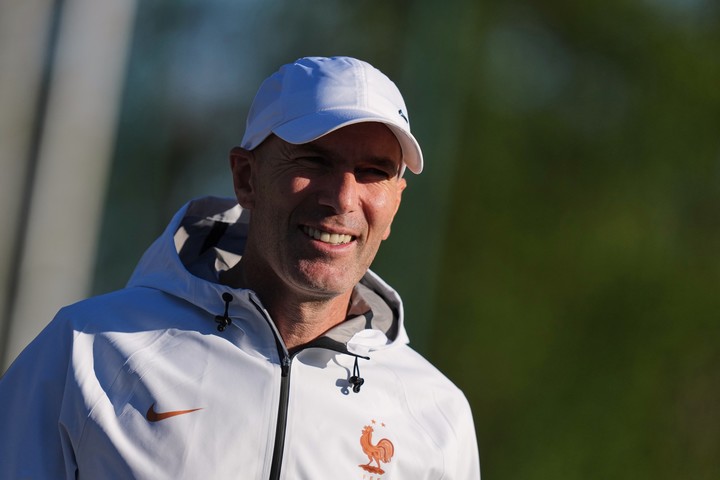 Zinedine Zidane previo a la concentración de la selección francesa. (AP)