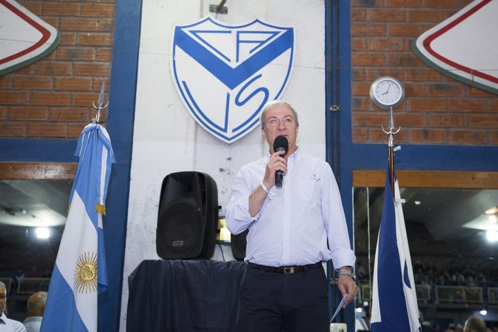 Vélez se ampara en el artículo 18 y el convenio entre AFA y Agremiados.