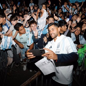 La Selección en Córdoba: los jugadores y Scaloni, al lado de la gente