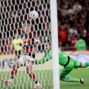 Video: el grotesco blooper del arquero de Independiente del Valle ante Flamengo