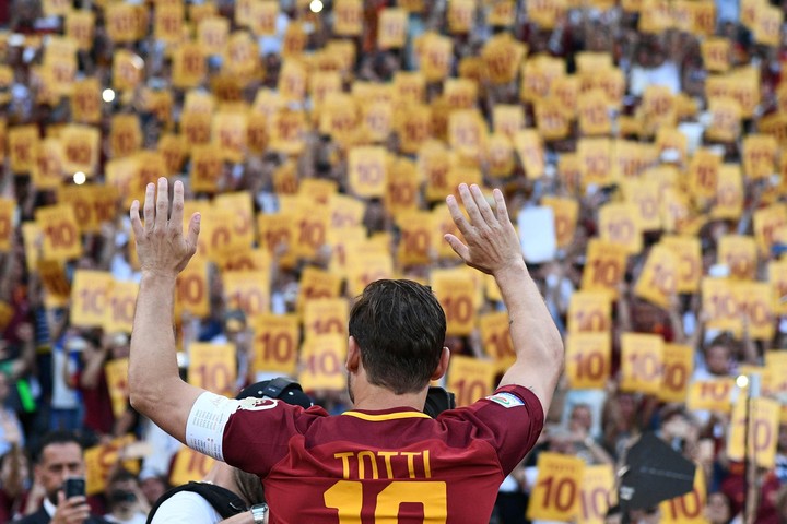 Totti jugó 25 años en la Roma. (AFP PHOTO / Vincenzo PINTO)