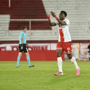 Triunfo clave para Huracán: 2 a 1 a Racing y por ahora sigue Vojvoda
